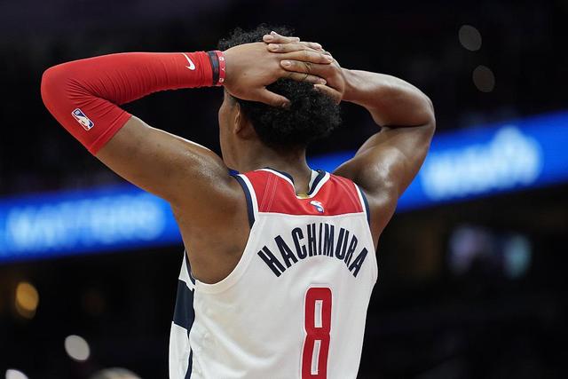 周琦16+17广东胜江苏 高诗岩26+10山东负同曦